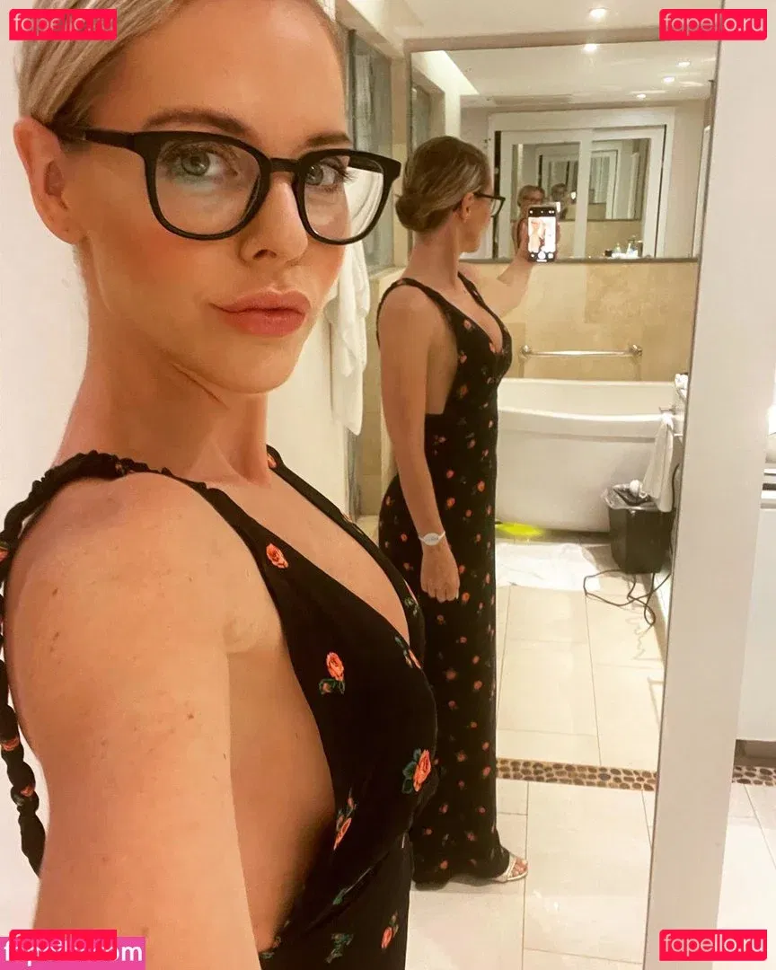 Stephanie De La O Onlyfans Photo Gallery 