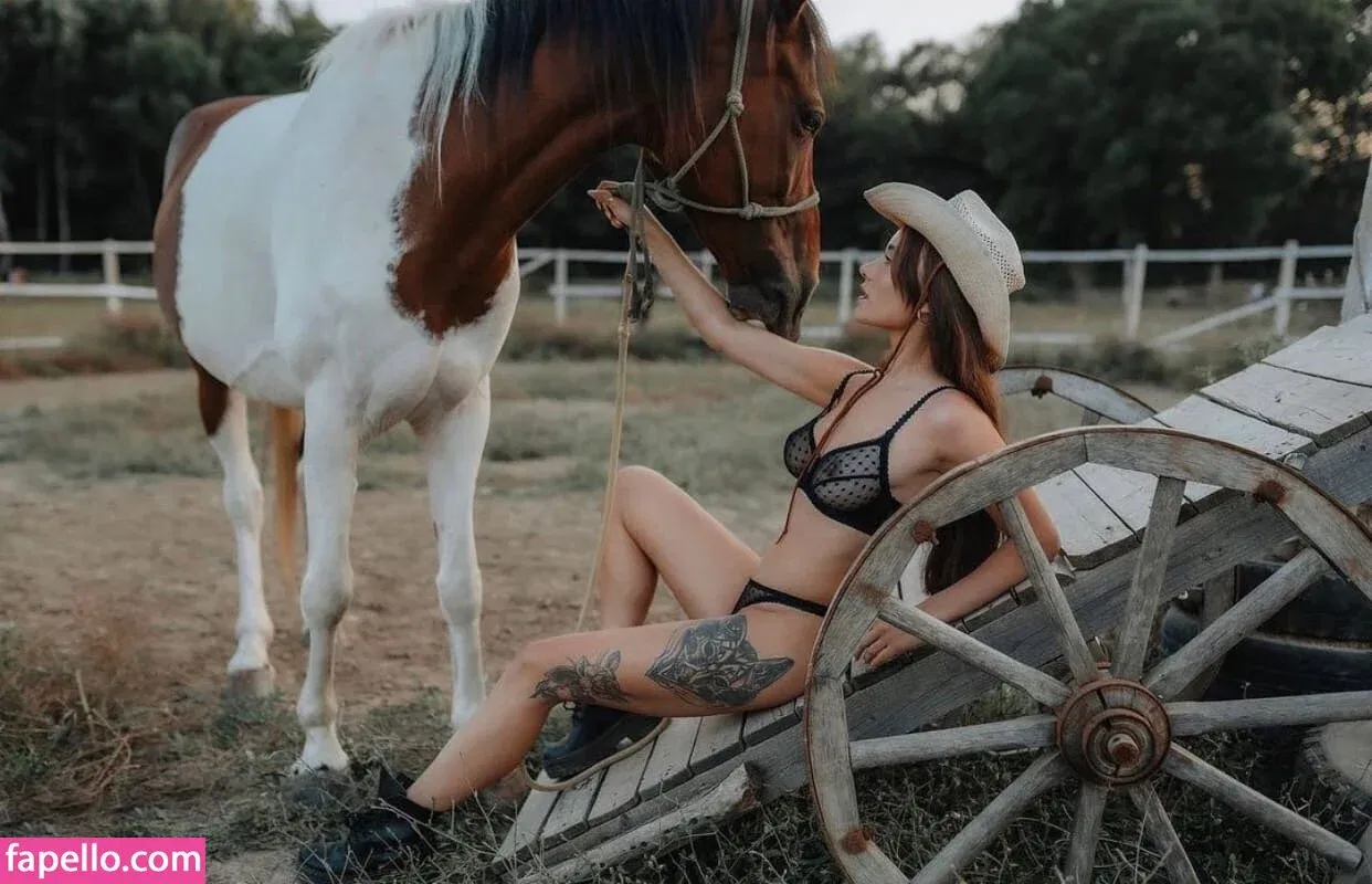 Ariel Next Door Onlyfans Photo Gallery 