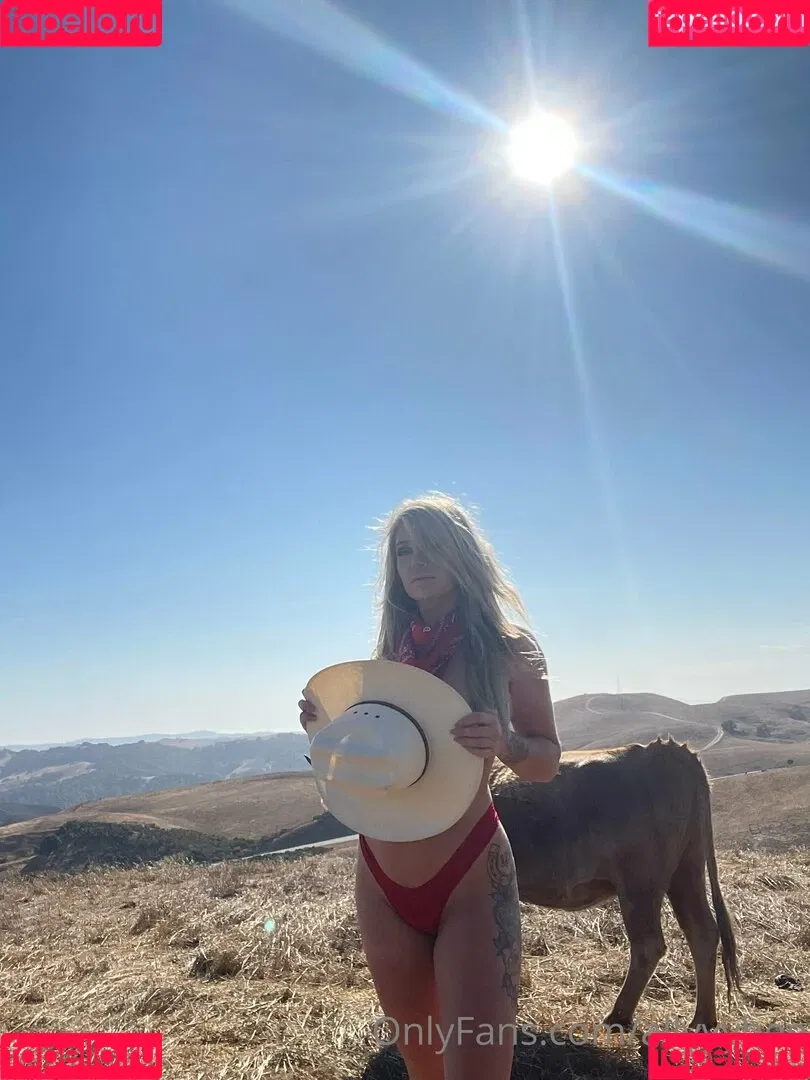 allyyybee Onlyfans Photo Gallery 