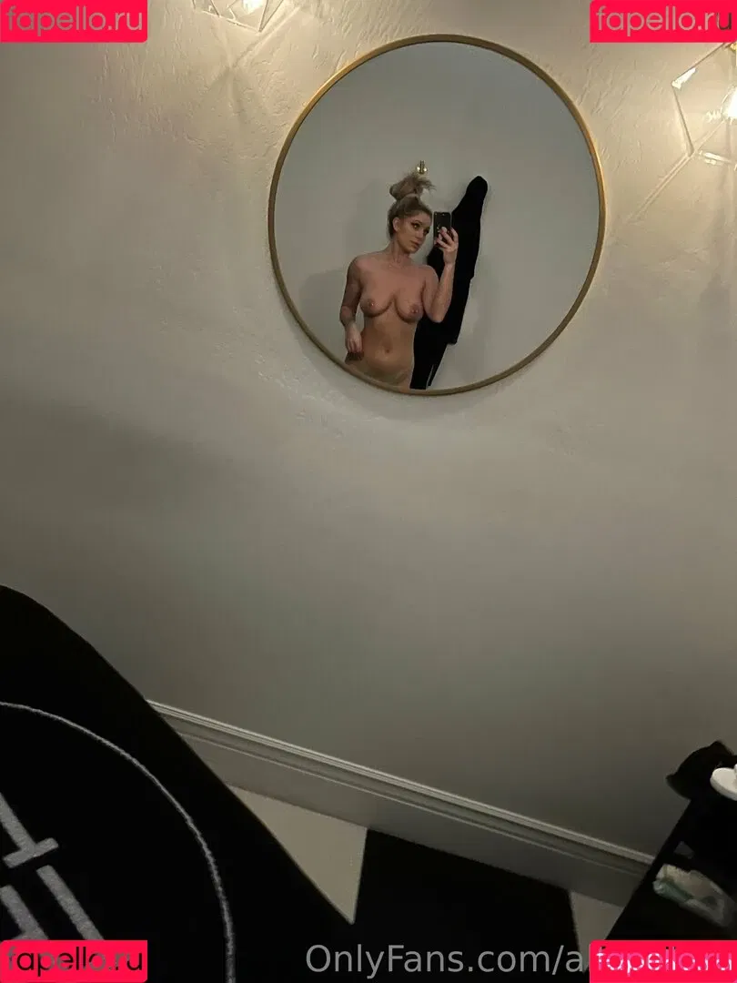 allyyybee Onlyfans Photo Gallery 