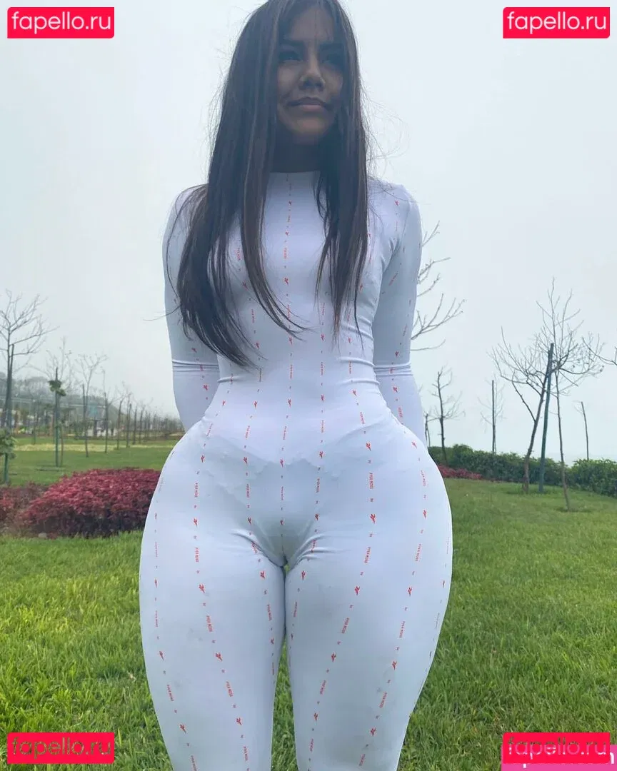 Nicol Pizarro Onlyfans Photo Gallery 