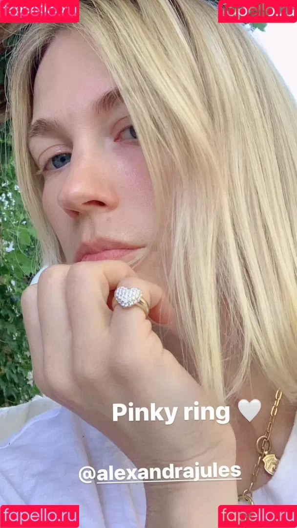 January Jones Onlyfans Photo Gallery 
