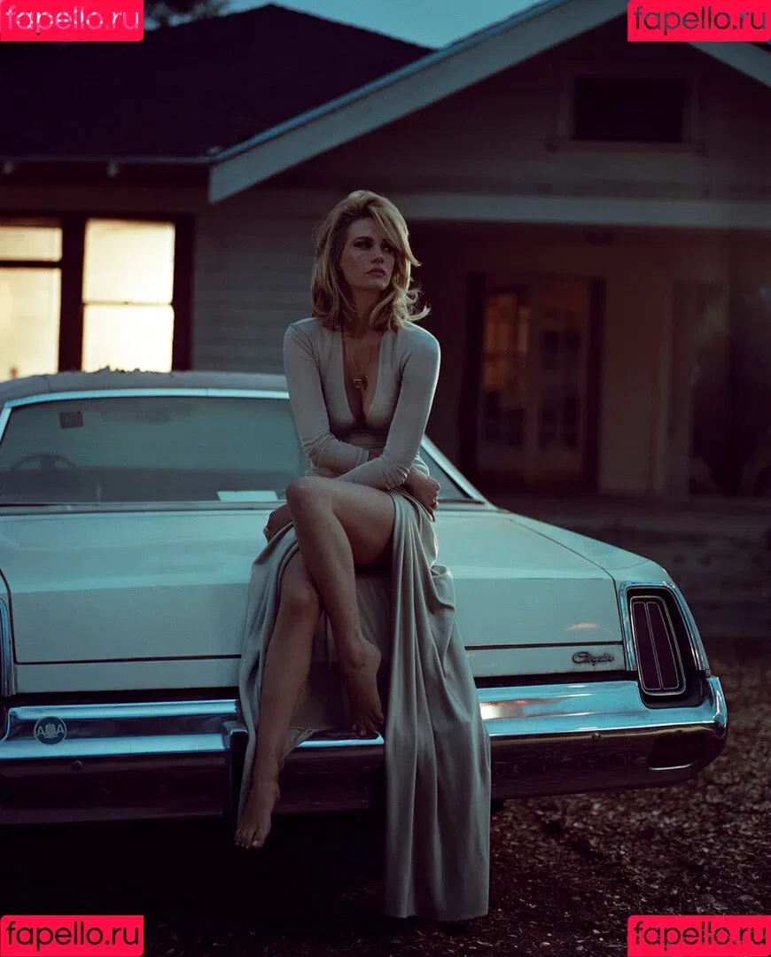 January Jones Onlyfans Photo Gallery 