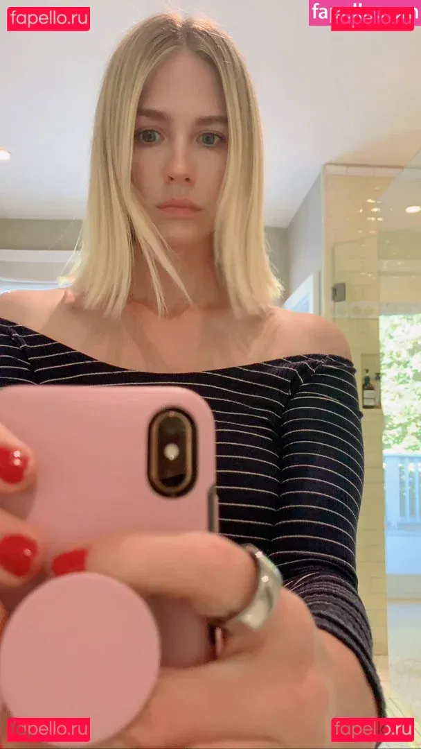 January Jones Onlyfans Photo Gallery 