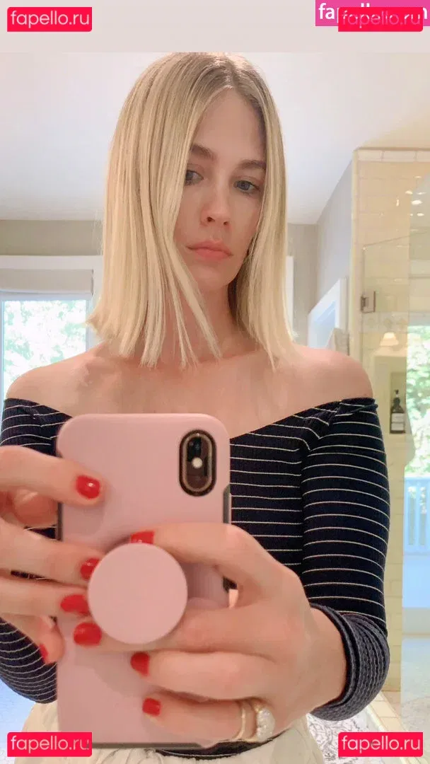 January Jones Onlyfans Photo Gallery 