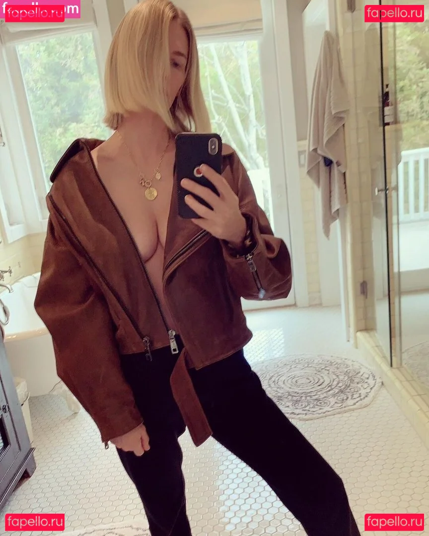 January Jones Onlyfans Photo Gallery 