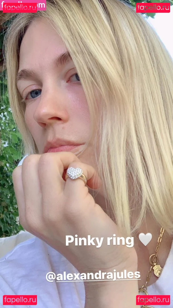 January Jones Onlyfans Photo Gallery 