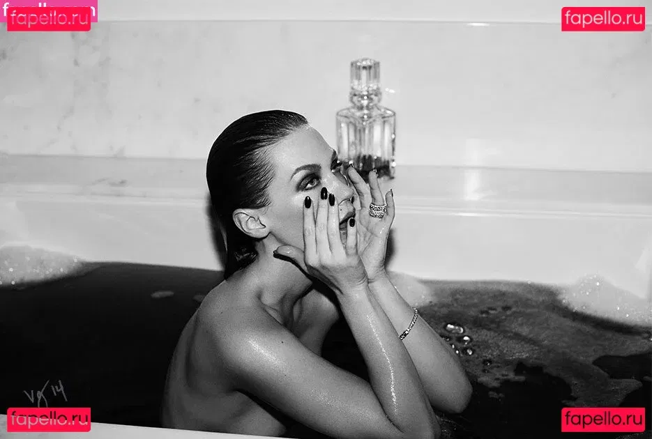 January Jones Onlyfans Photo Gallery 