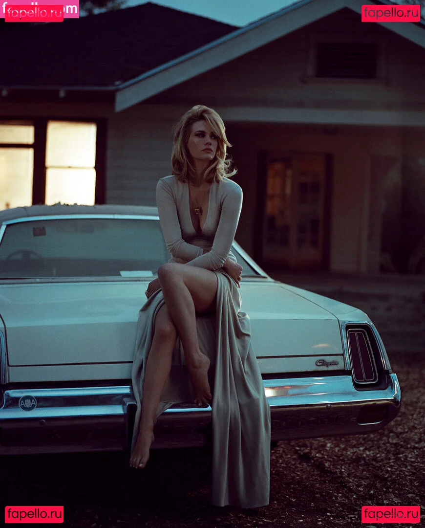 January Jones Onlyfans Photo Gallery 