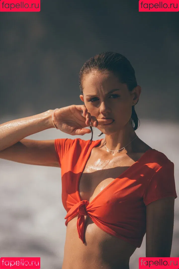 Isabelle Cornish Onlyfans Photo Gallery 