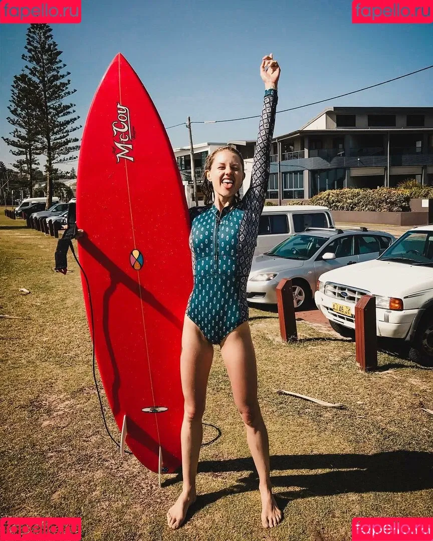Isabelle Cornish Onlyfans Photo Gallery 
