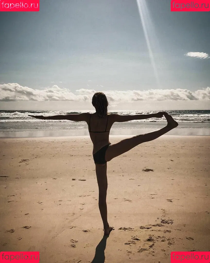 Isabelle Cornish Onlyfans Photo Gallery 