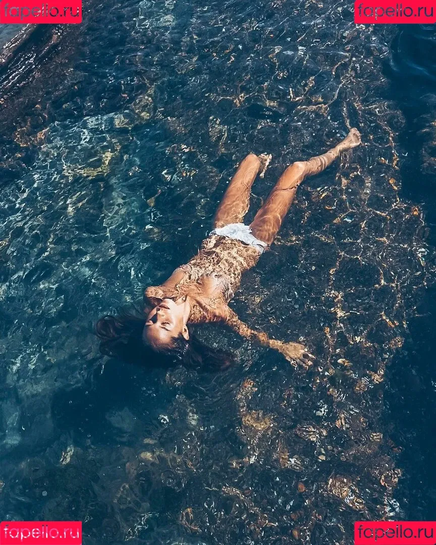 Isabelle Cornish Onlyfans Photo Gallery 