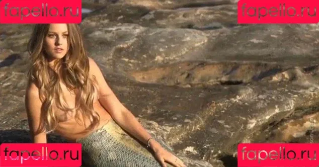 Isabelle Cornish Onlyfans Photo Gallery 