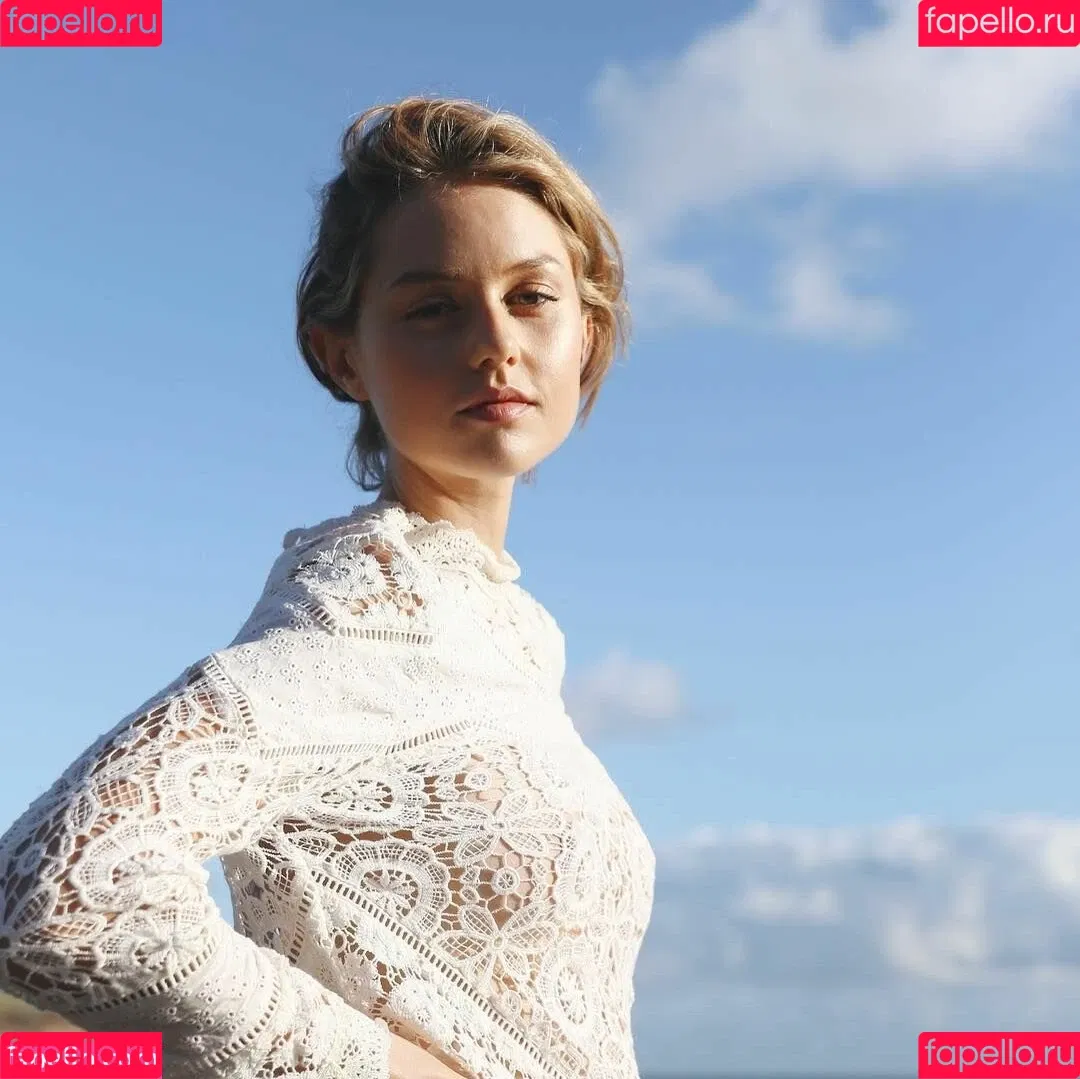 Isabelle Cornish Onlyfans Photo Gallery 