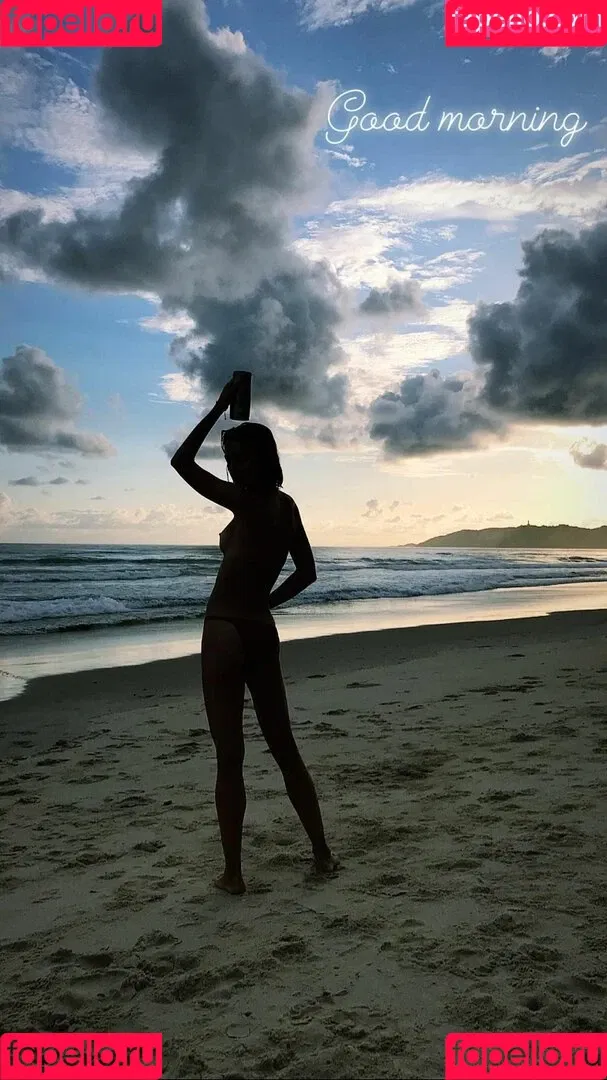 Isabelle Cornish Onlyfans Photo Gallery 