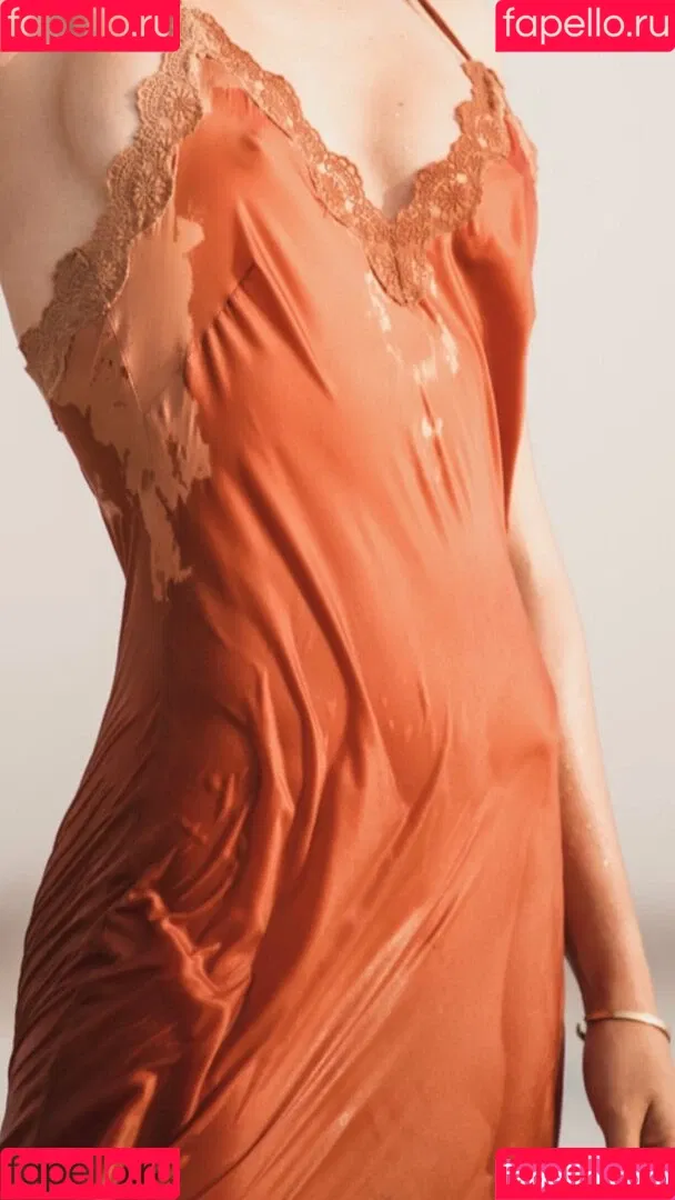 Isabelle Cornish Onlyfans Photo Gallery 