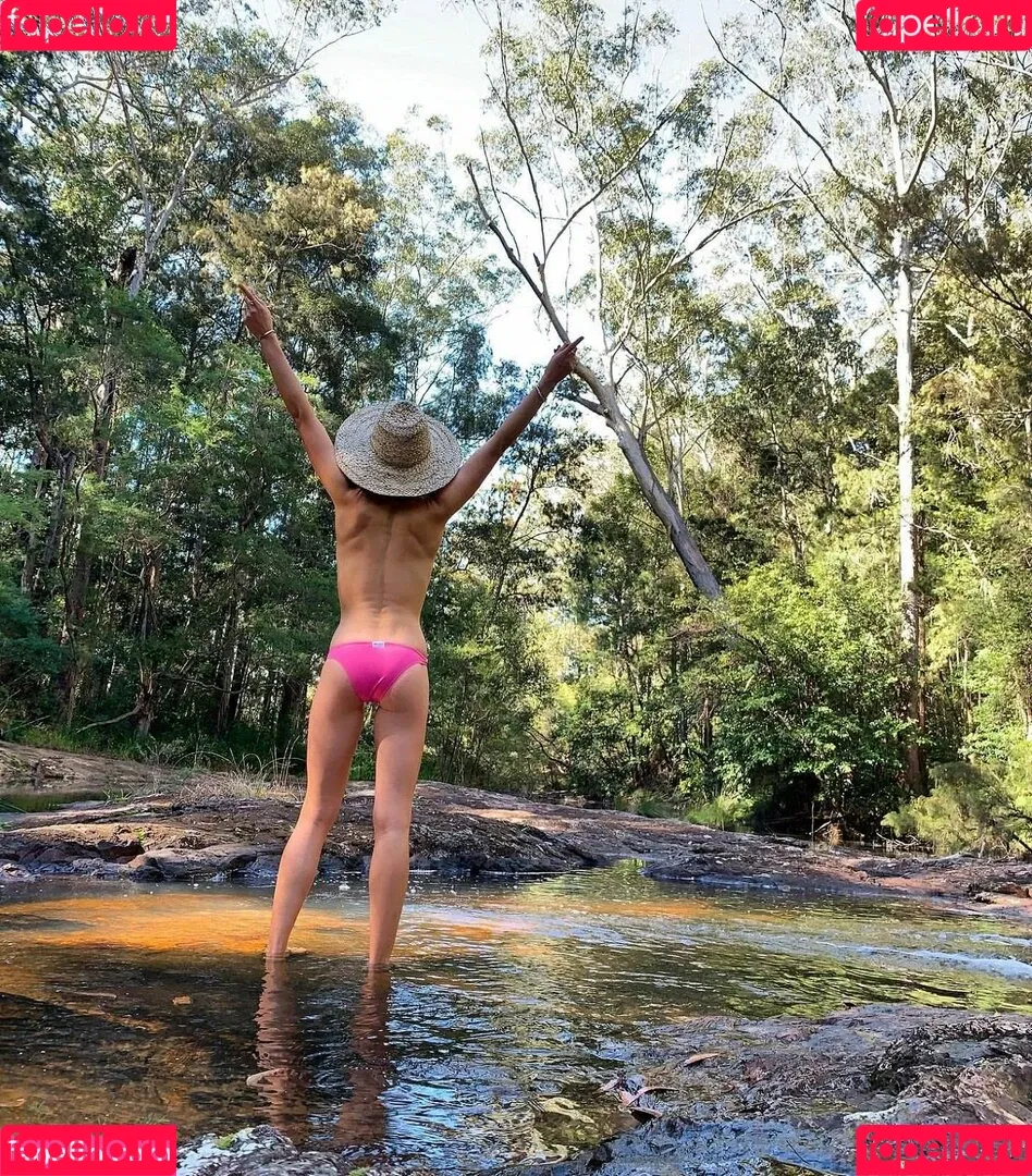 Isabelle Cornish Onlyfans Photo Gallery 