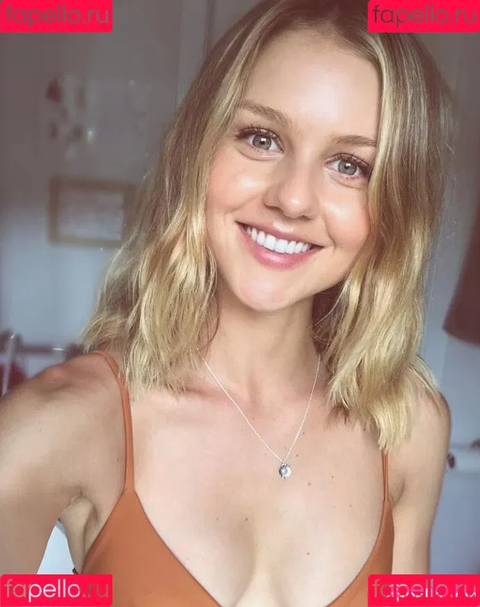 Isabelle Cornish Onlyfans Photo Gallery 
