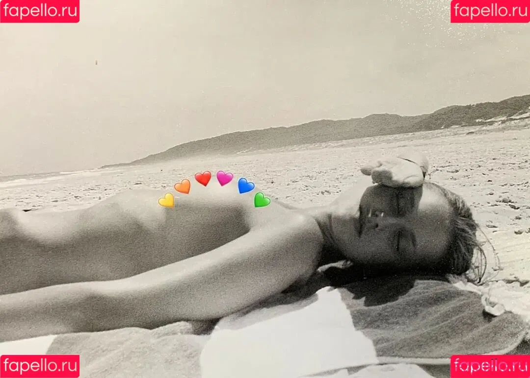 Isabelle Cornish Onlyfans Photo Gallery 