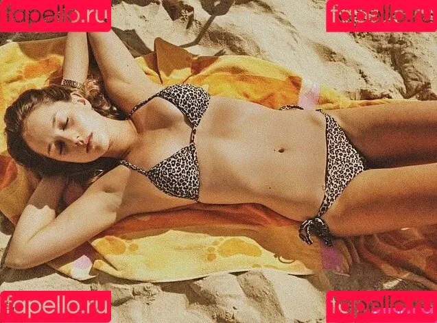 Isabelle Cornish Onlyfans Photo Gallery 