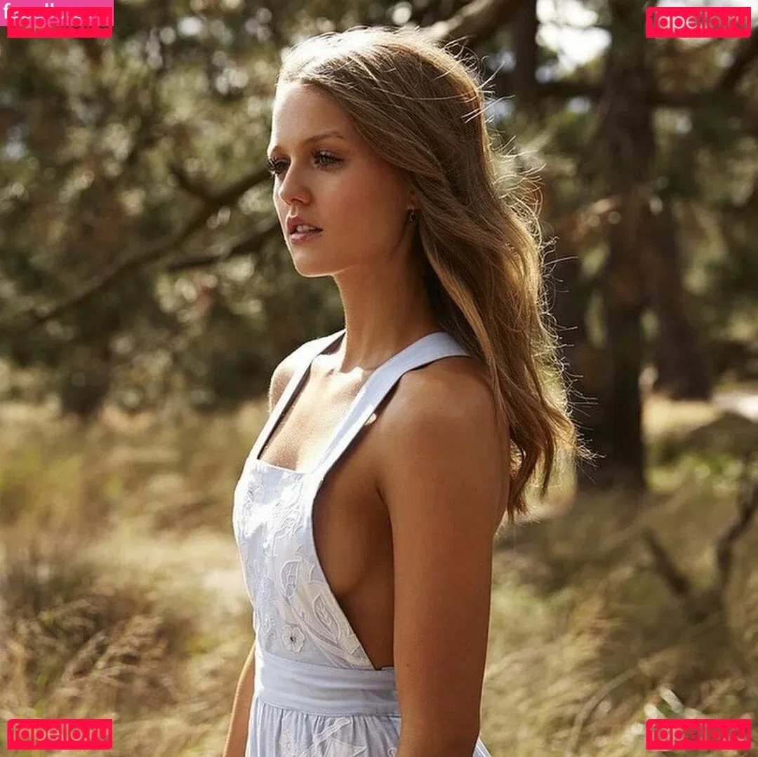 Isabelle Cornish Onlyfans Photo Gallery 