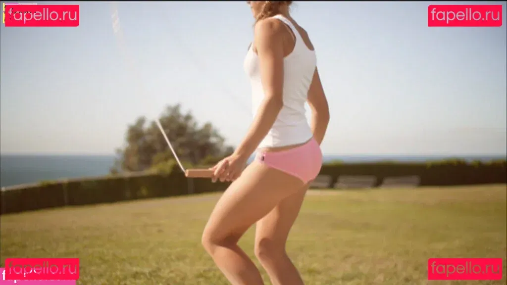 Isabelle Cornish Onlyfans Photo Gallery 