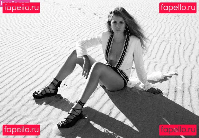 Isabelle Cornish Onlyfans Photo Gallery 