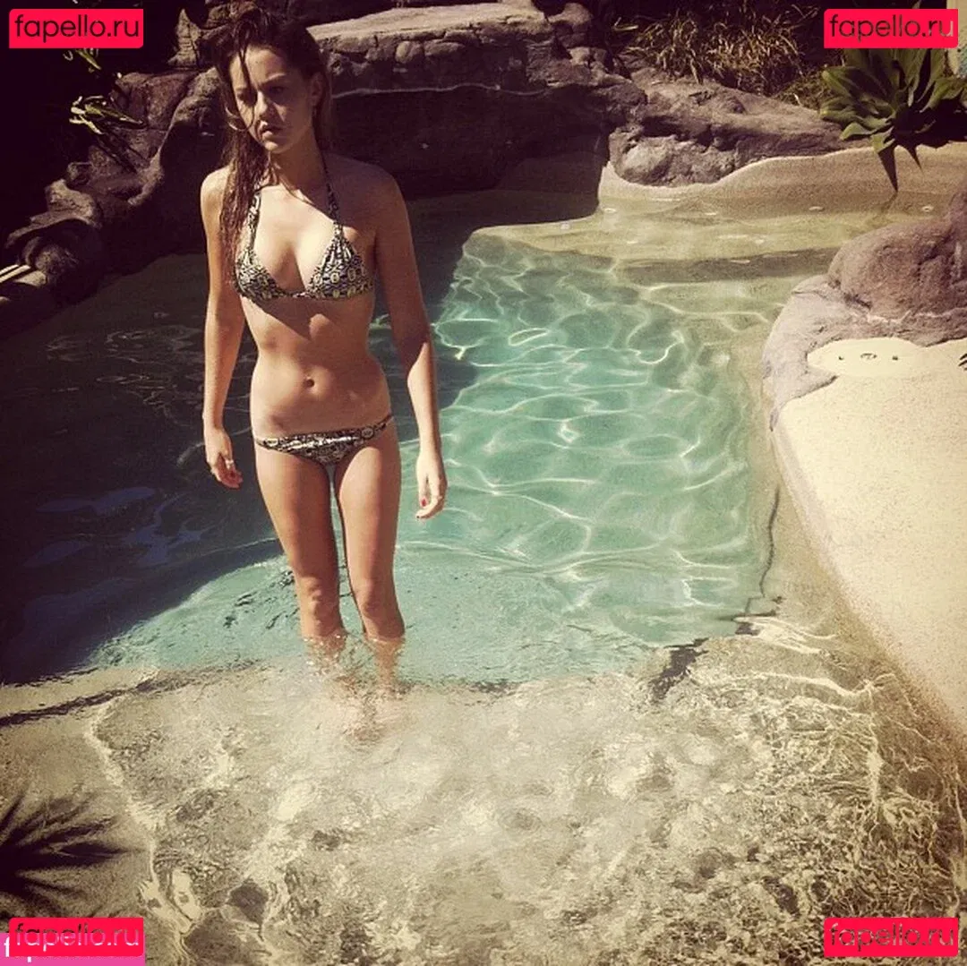 Isabelle Cornish Onlyfans Photo Gallery 