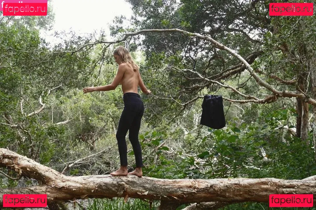 Isabelle Cornish Onlyfans Photo Gallery 