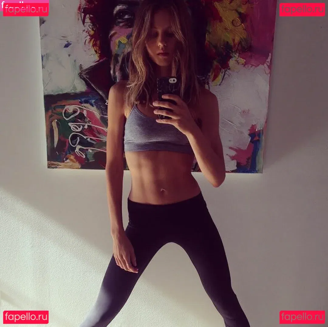 Isabelle Cornish Onlyfans Photo Gallery 