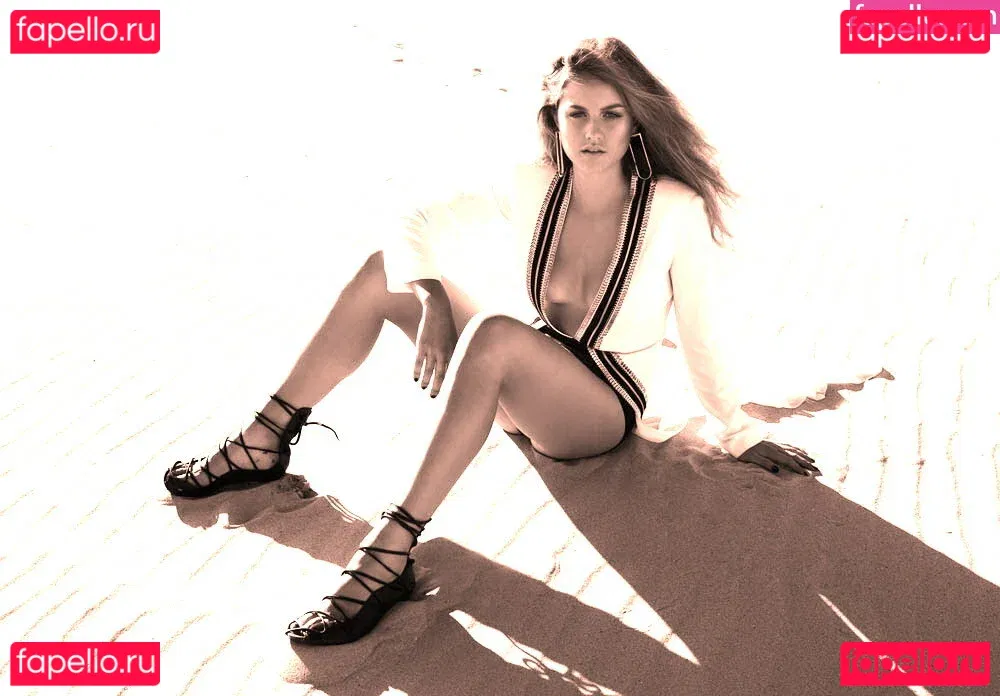 Isabelle Cornish Onlyfans Photo Gallery 