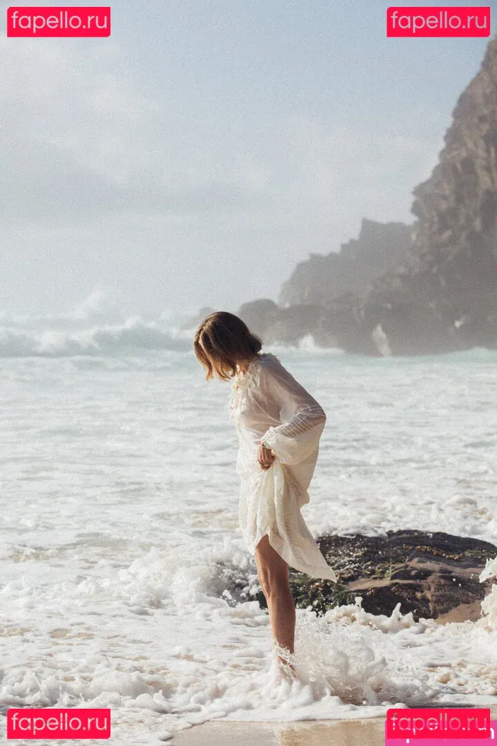 Isabelle Cornish Onlyfans Photo Gallery 