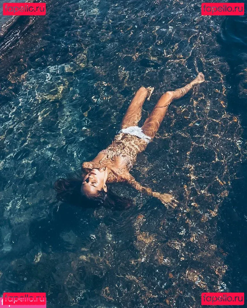 Isabelle Cornish Onlyfans Photo Gallery 