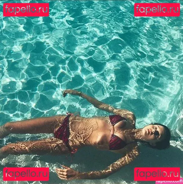 Isabelle Cornish Onlyfans Photo Gallery 