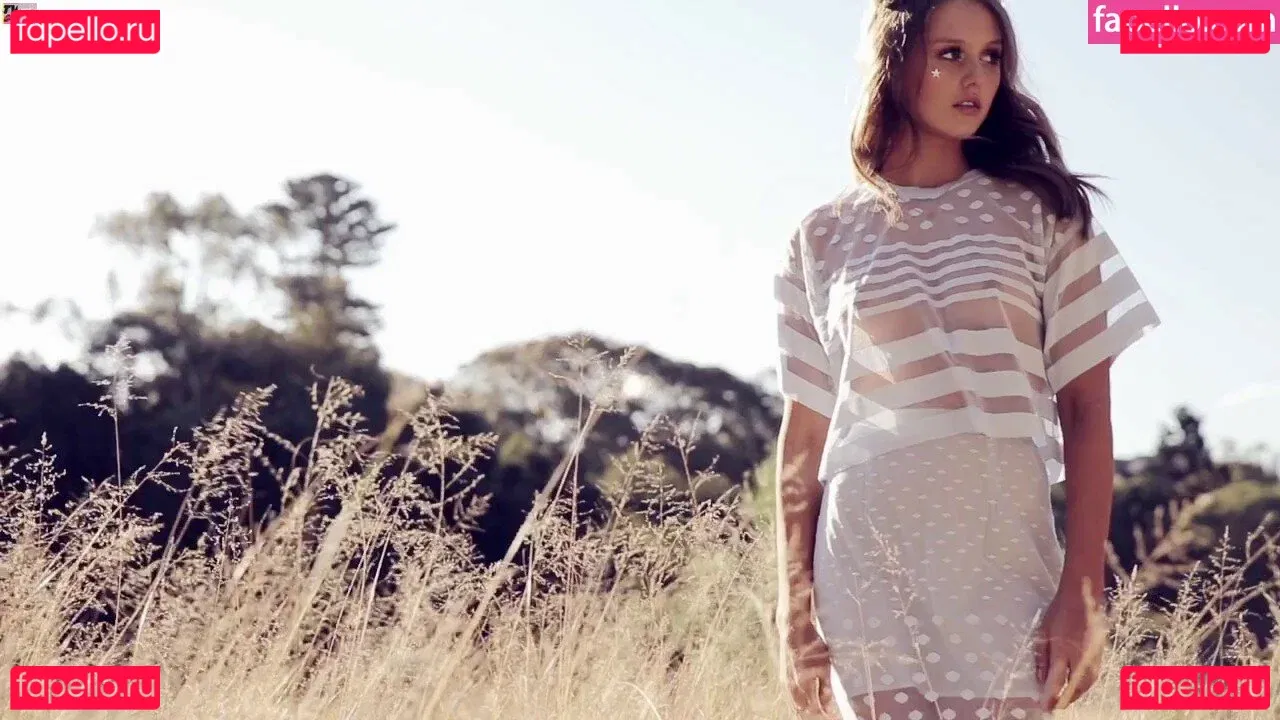 Isabelle Cornish Onlyfans Photo Gallery 