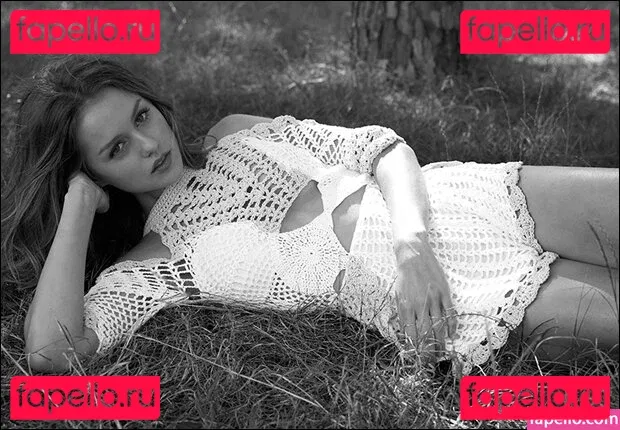 Isabelle Cornish Onlyfans Photo Gallery 