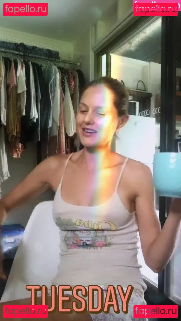 Isabelle Cornish Onlyfans Photo Gallery 