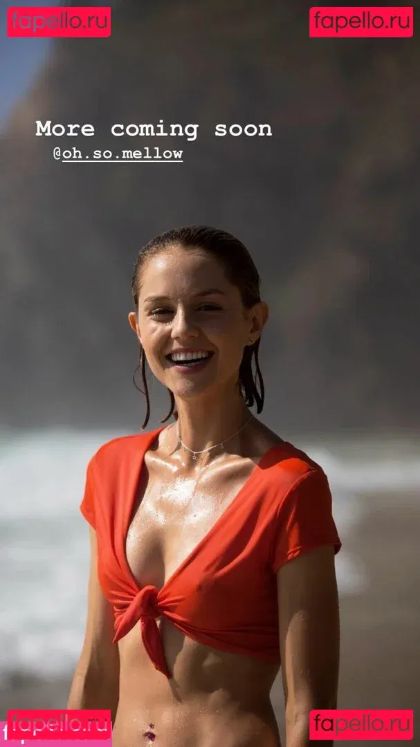 Isabelle Cornish Onlyfans Photo Gallery 