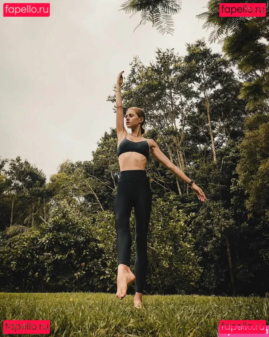Isabelle Cornish Onlyfans Photo Gallery 