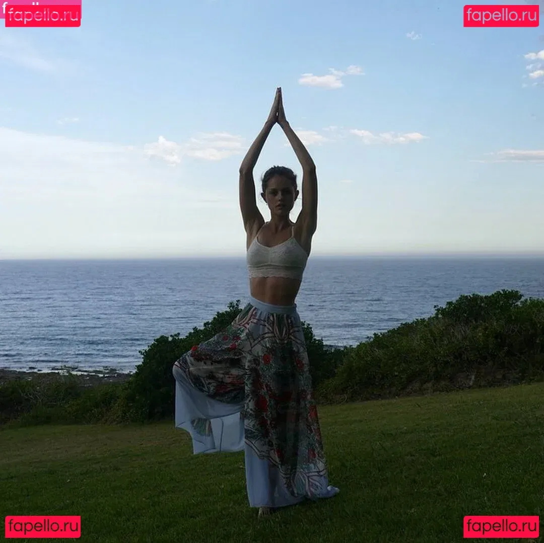 Isabelle Cornish Onlyfans Photo Gallery 