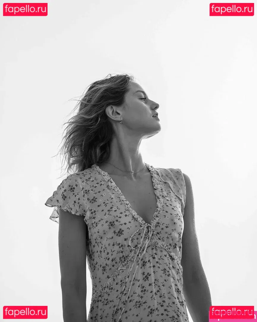 Isabelle Cornish Onlyfans Photo Gallery 