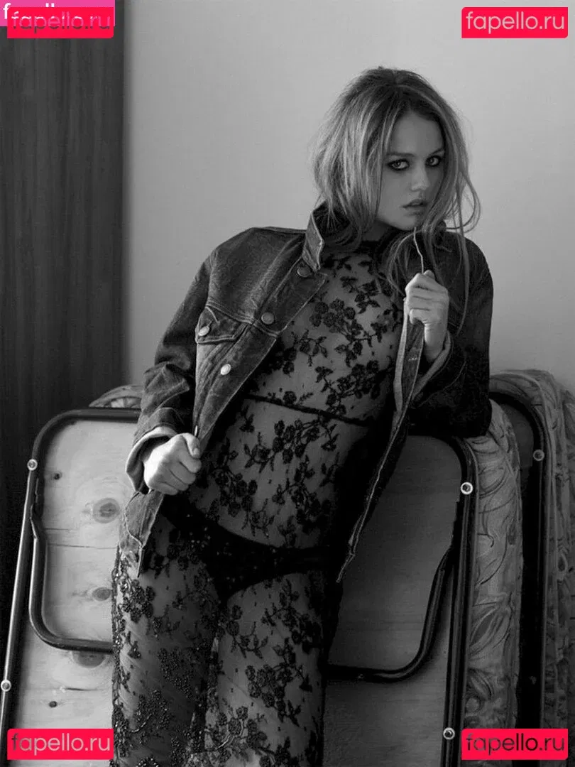 Isabelle Cornish Onlyfans Photo Gallery 