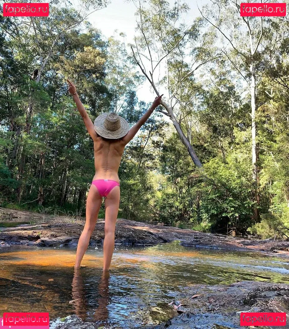 Isabelle Cornish Onlyfans Photo Gallery 