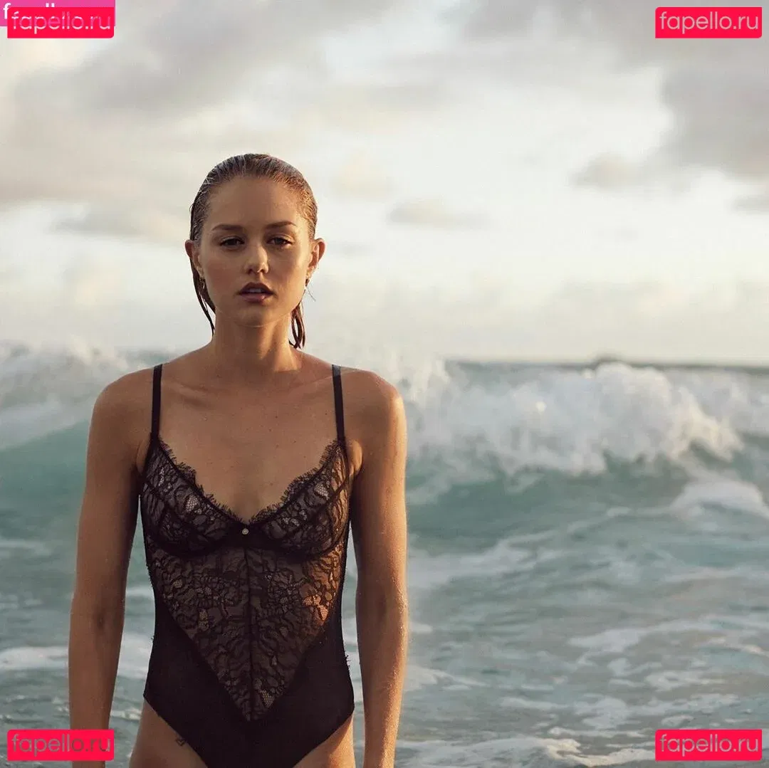 Isabelle Cornish Onlyfans Photo Gallery 