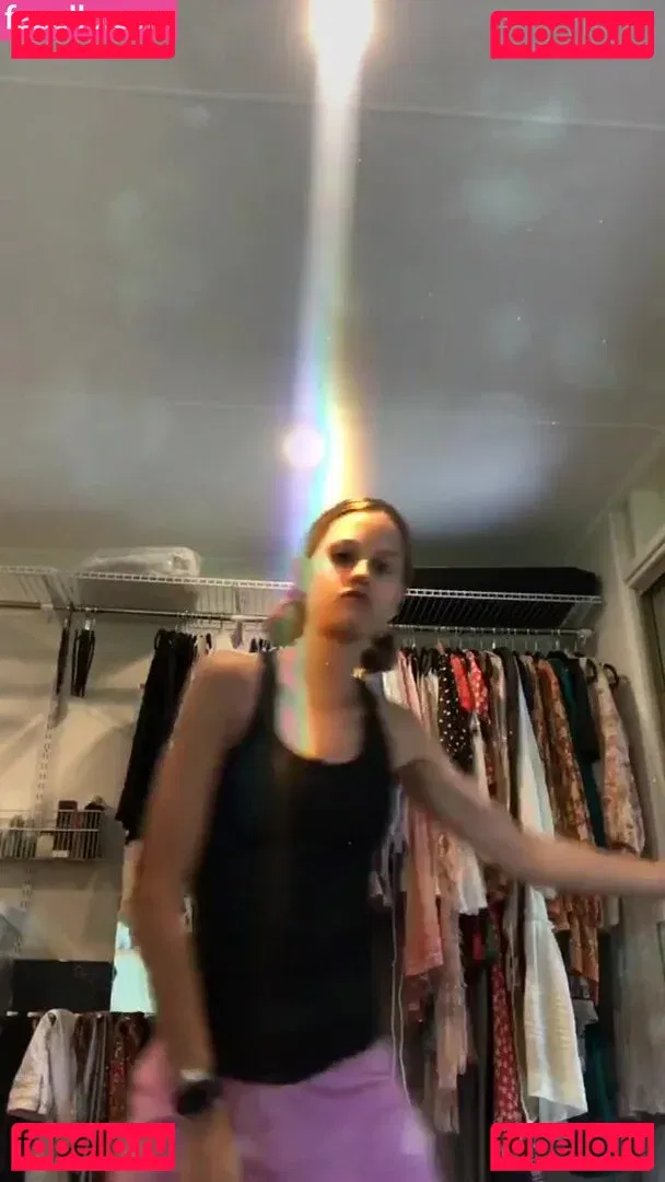 Isabelle Cornish Onlyfans Photo Gallery 