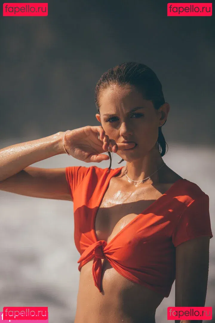 Isabelle Cornish Onlyfans Photo Gallery 