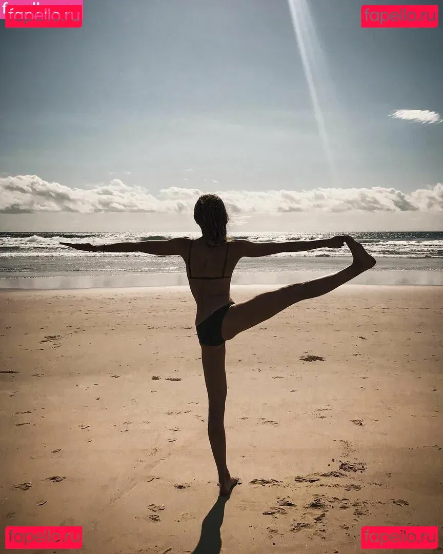 Isabelle Cornish Onlyfans Photo Gallery 