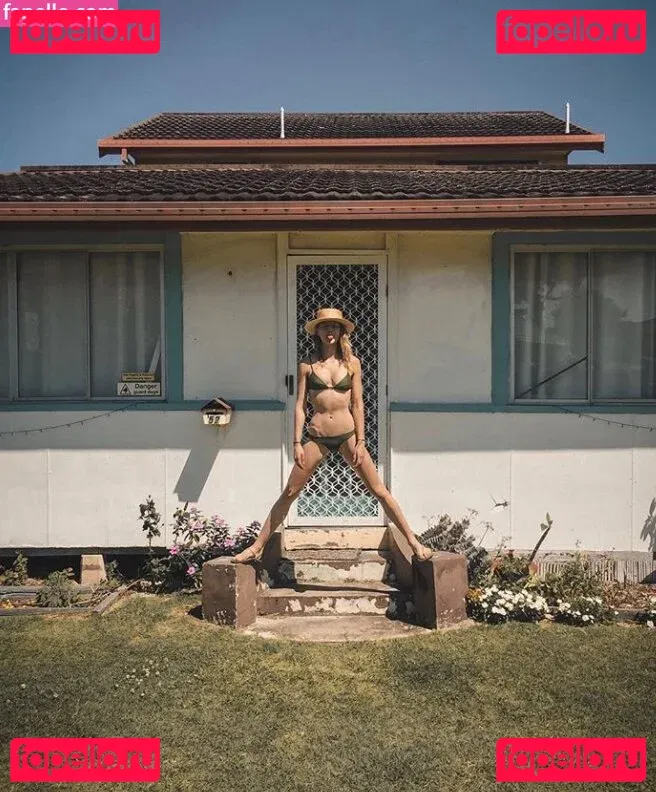 Isabelle Cornish Onlyfans Photo Gallery 