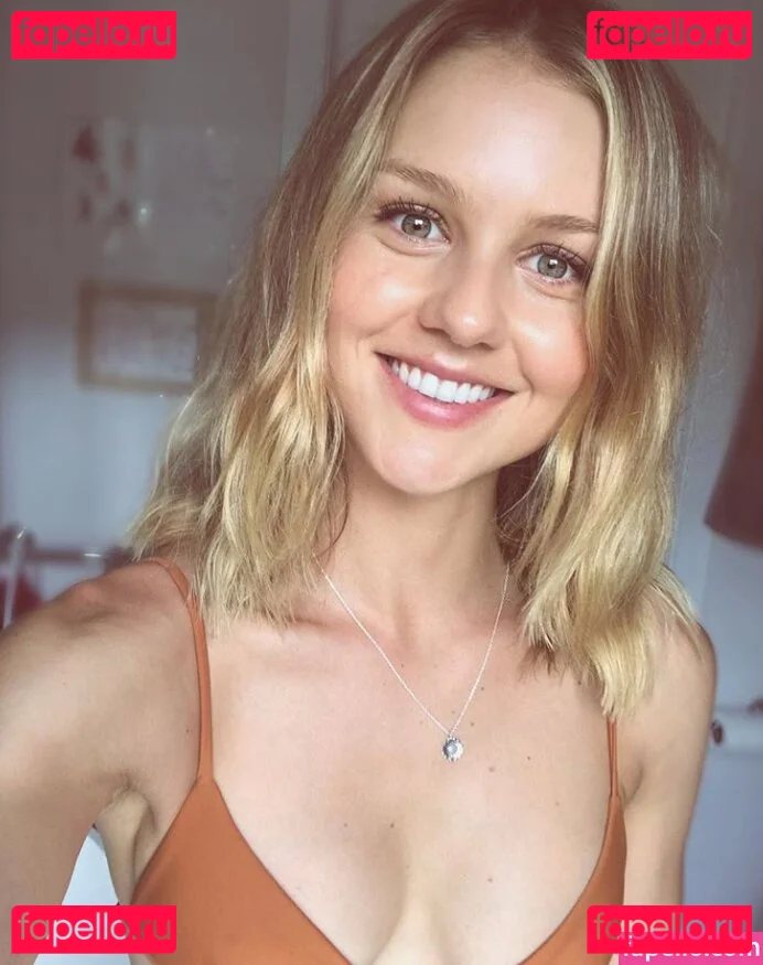 Isabelle Cornish Onlyfans Photo Gallery 